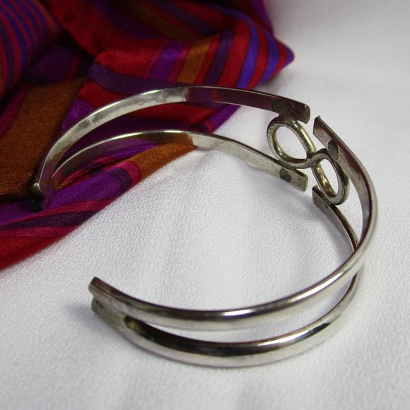 Vintage 1970's Eternity Symbol Silver Bracelet - Picture 2 of 5